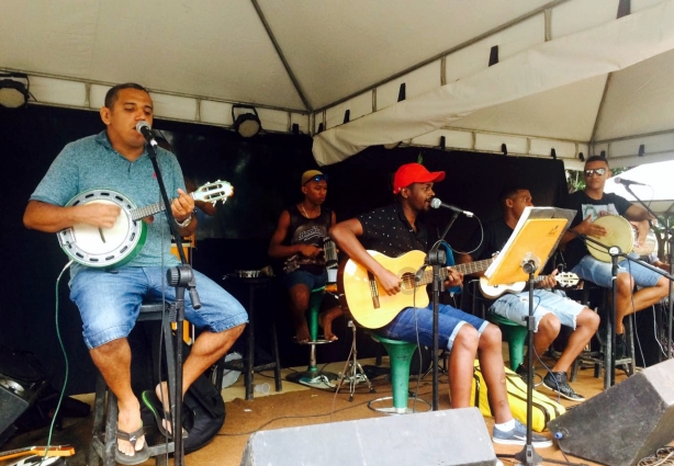 Neste domingo a Roda de Samba reuniu os amigos músicos numa confraternização animada