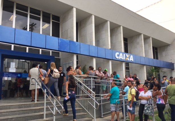 Apesar da fila que se formou em frente a agência, a gerência considerou o movimento normal no começo desta manhã