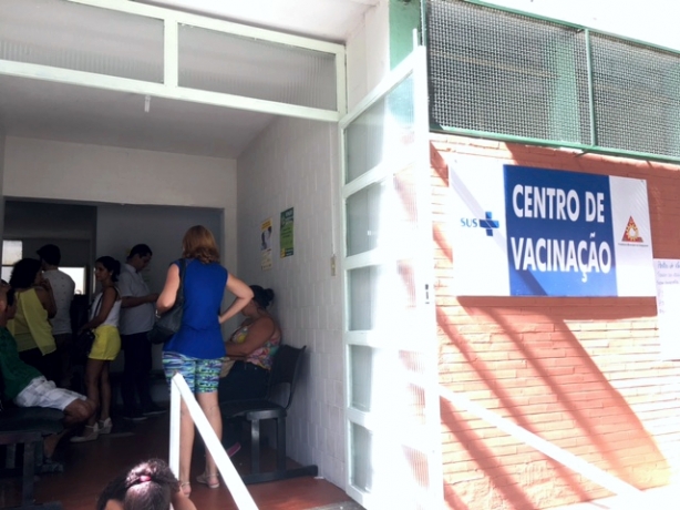 O Centro de Vacina&ccedil;&atilde;o que funciona na Vila Tereza est&aacute; aplicando as doses contra a Febre Amarela, diariamente