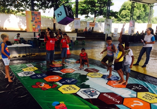 A exposição é composta por um caminhão itinerante que se transforma numa sala de exibições, onde são projetados vídeos sobre os temas da mostra