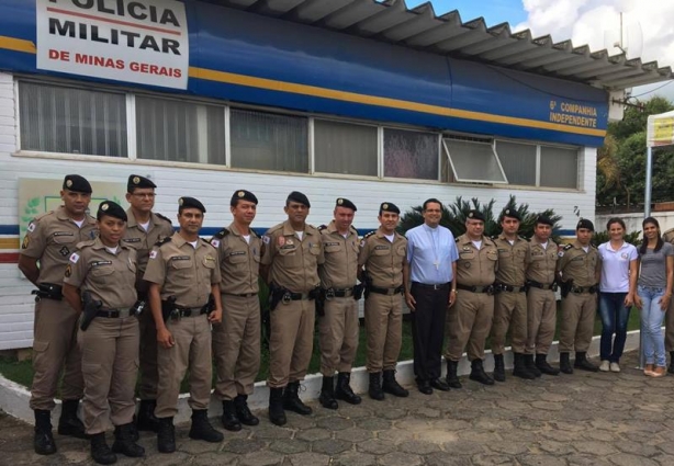 O Bispo foi recebido pelo Tenente Coronel Ramos e pelo major Alexandre Leal