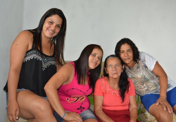 Patrícia, Celena, dona Arlete e Sueli, estão felizes por terem encontrado Célio mas querem também reencontrar Delizete e Eliane 