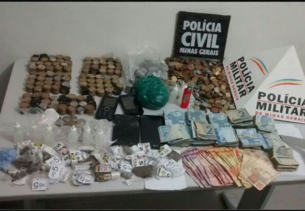 Drogas, armas, celulares e dinheiro foram encontrados dentro da "boca de fumo"