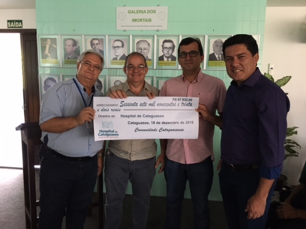 Wilson Crepaldi J&uacute;nior recebeu o cheque do vice-prefeito Tita Lima, o empres&aacute;rio Paulo Montes e do vereador Vinicius Machado
