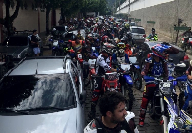 Os trilheiros lotaram a Avenida, em frente ao Clube do Remo, na hora da largada 