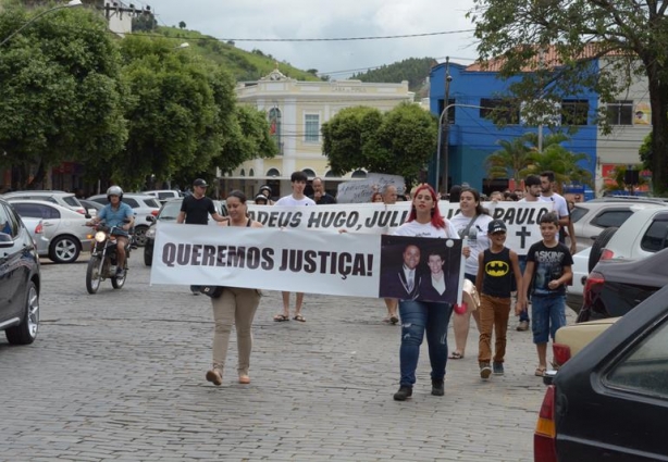 A passeata saiu da Chácara dona Catarina e seguiu até a Praça Santa Rita com apitaço