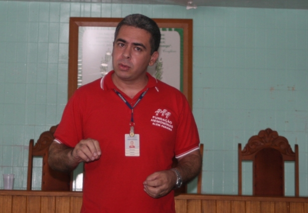 Leandro Santos Lemos é o responsável pelo setor de captação de doadores da Unidade de Coleta e Transfusão da Fundação Hemominas de Além Paraíba