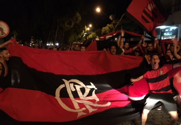 A torcida cataguasense do rubronegro carioca festejou com entusiasmo o título do campeonato em plena Avenida