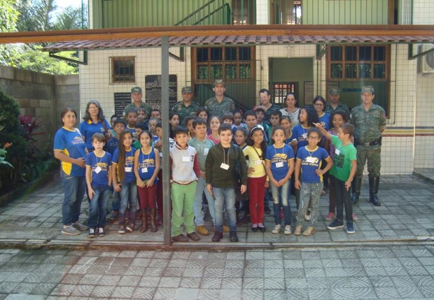 Os alunos das escolas participaram de uma visita guiada ao quartel e ao Horto Florestal