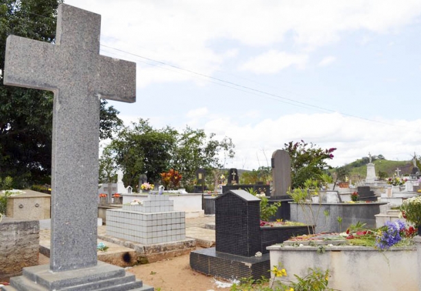 Prefeitura decide recadastrar os proprietários de túmulos, sepulturas e outros espaços no cemitério São José