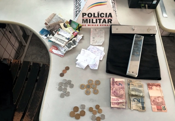 Material apreendido irregularmente com o motociclista pela Polícia Militar Rodoviária de Dona Euzébia, nesta manhã de sexta-feira