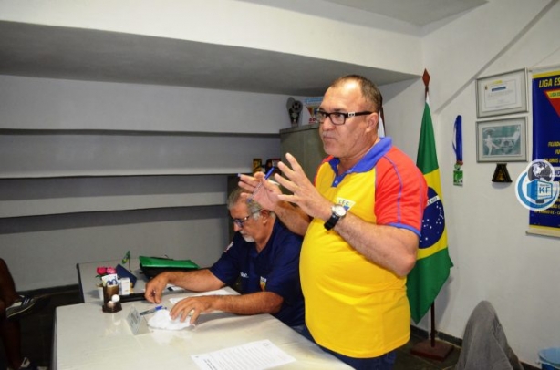 Paulo Santana, presidente da LEC, durante a reuni&atilde;o que definiu como ser&aacute; a fase decisiva da Copa dos Campe&otilde;es