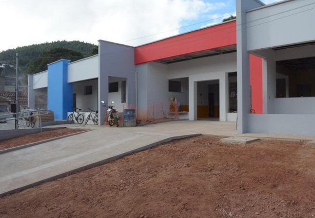 A Creche do Bairro Popular já está com mais de oitenta por cento da obra concluída e tem previsão de ser inaugurada em 2018