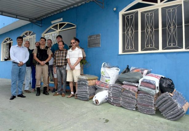 Os cobertores foram entregues ao Lar São Vicente de Paulo nesta manhã de terça-feira