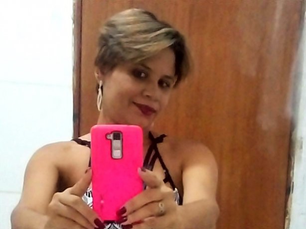 Gissele Oliveira, 34 anos, foi morta nesta madrugada por golpes de faca 