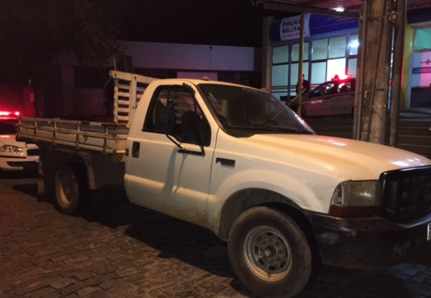Esta caminhonete foi apreendida no começo da noite em Sereno: é furtada e está com placa clonada