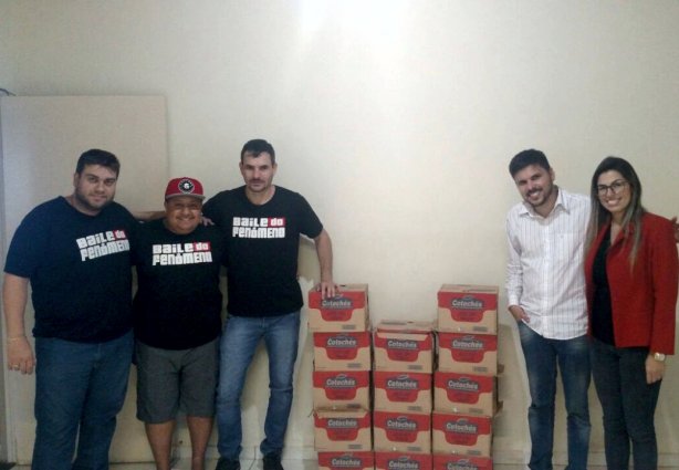 O leite foi doado à APAE na sexta-feira pela equipe da Boate Oásis