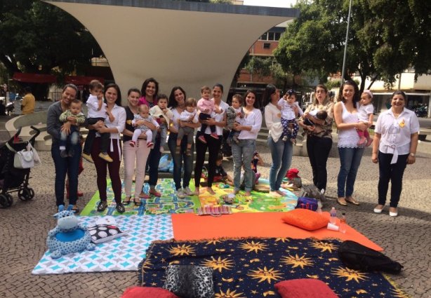 A "Hora do Mamaço" marcou a manhã de sábado na Praça Rui Barbosa