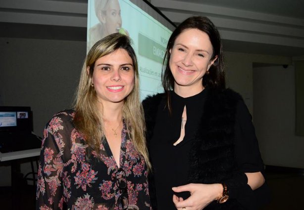 Reila de Paula, proprietária da ALchimiz, à esquerda, com a coordenadora do workshop, Janaína Packer