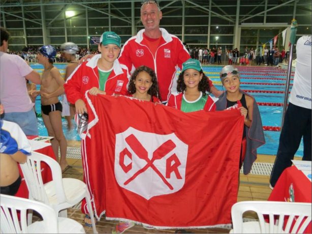 Josias Toledo com os atletas que participaram da competi&ccedil;&atilde;o em Belo Horizonte