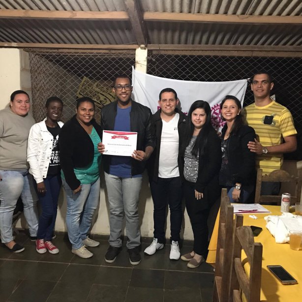 Equipe do Rotaract de Itamarati de Minas que est&aacute; promovendo a Caminhada Rosa
