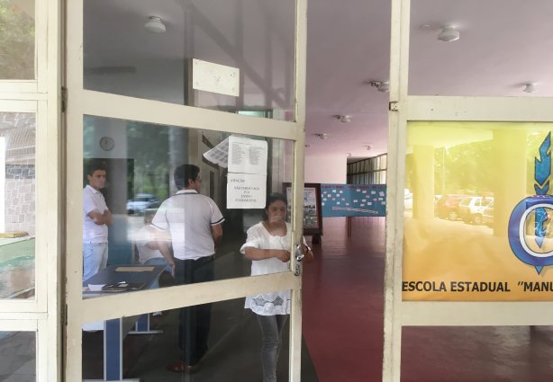 Os portões fecharam pontualmente às 13 horas
