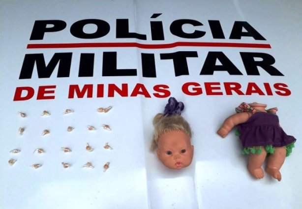 Boneca e droga foram apreendidas pela Polîcia Militar