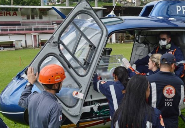 A viagem de helicóptero até Juiz de Fora estava estimada em trinta minutos