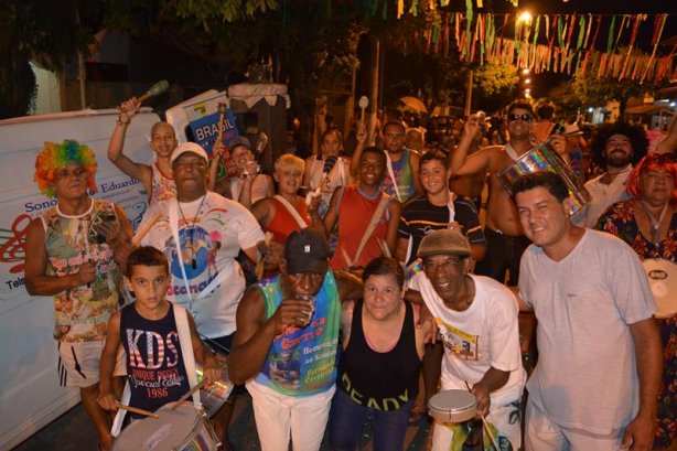 A bateria fez a alegria dos foli&otilde;es na Taquara Preta neste domingo de Carnaval
