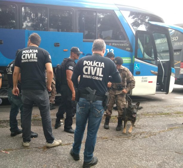 Cerca de 300 policiais e mais de 80 viaturas v&atilde;o atuar nos trechos de divisa de Minas Gerais com o Rio de Janeiro