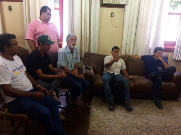 Uma reuni&atilde;o no final da tarde desta quinta-feira, no gabinete do prefeito, revelou o risco de enchente em Cataguases