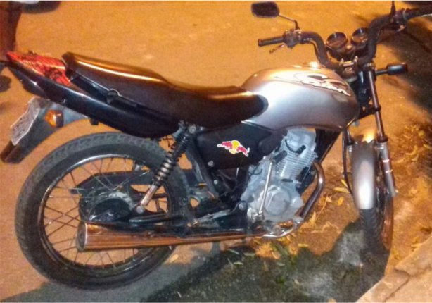 Esta motocicleta foi roubada em 2016 na Vila Resende, informou a PM