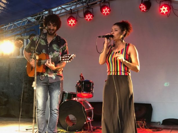 A tarde e come&ccedil;o  da noite, a boa m&uacute;sica ficou por conta de Renato Barushi e Ang&eacute;lica Diniz