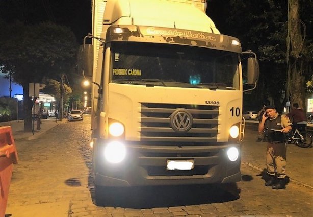 O caminhão foi rebocado ao pátio credenciado junto ao Detran-MG na cidade