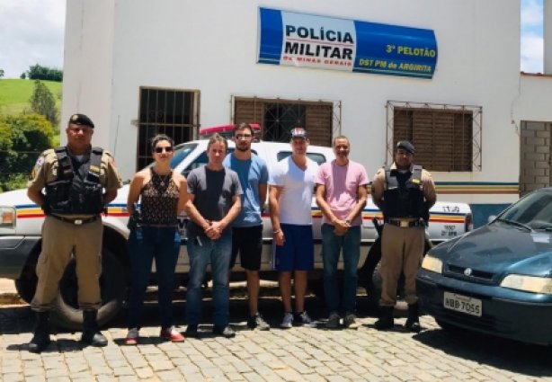 Equipe responsável pela prisão dos autores comandada pela delegada de Polícia Civil de Pirapetinga, Flávia Granado