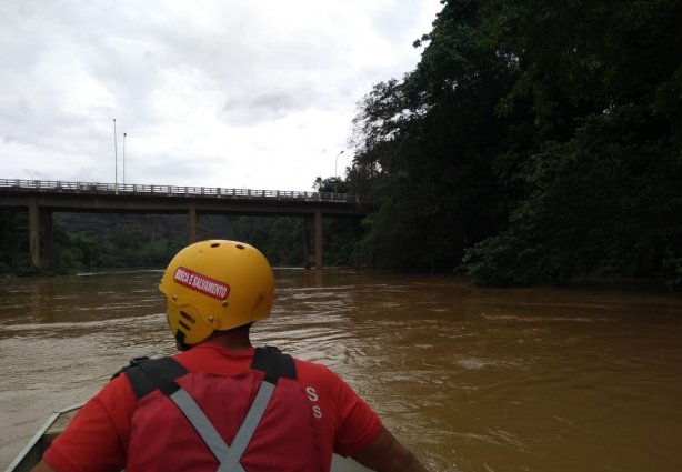 As buscas estão se concentrando na superfície e em áreas de remanso