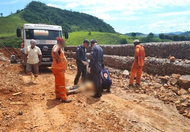 Os socorristas tentaram reanimar a vítima, mas não obtiveram êxito e ele morreu no local