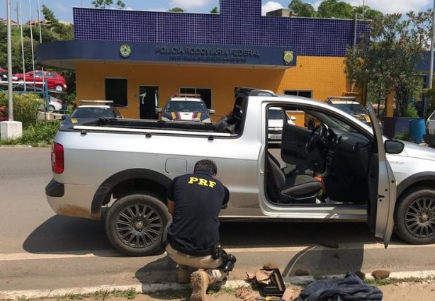 O veículo foi apreendido e o motorista preso em flagrante