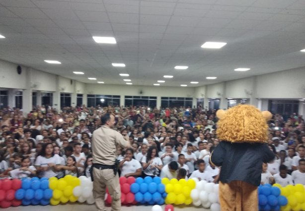 O salão social do Clube do Remo ficou tomado pelos formandos que participaram de uma solenidade bastante animada