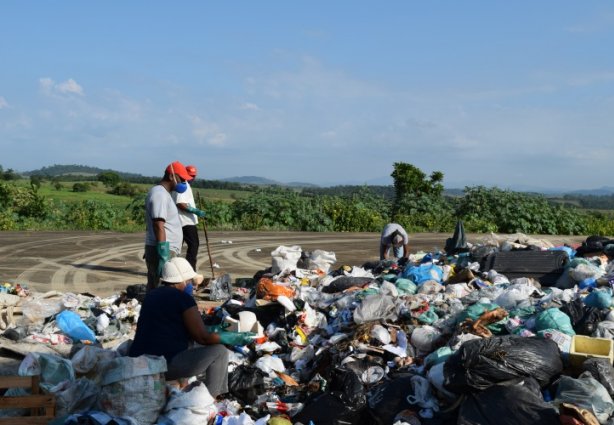 A gravimetria define o tipo de lixo produzido em Recreio facilitando o trabalho de coleta e reciclagem