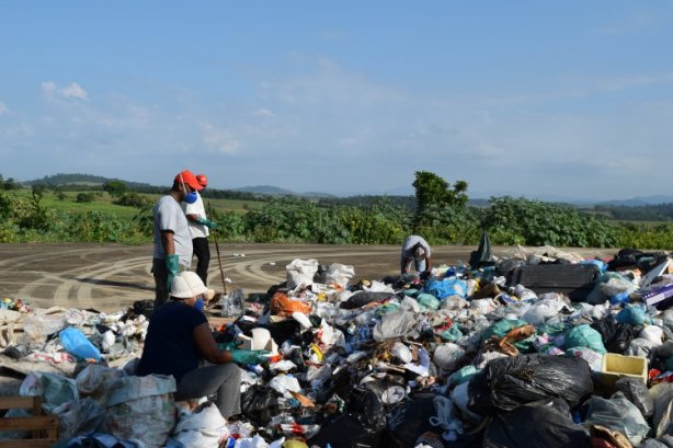 A gravimetria define o tipo de lixo produzido em Recreio facilitando o trabalho de coleta e reciclagem