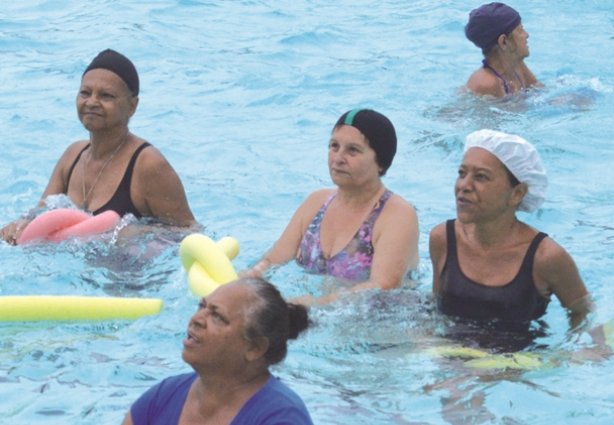 As aulas de natação e hidroginástica na Praça de esportes começam na próxima semana e são uma excelente opção de atividade física no verão