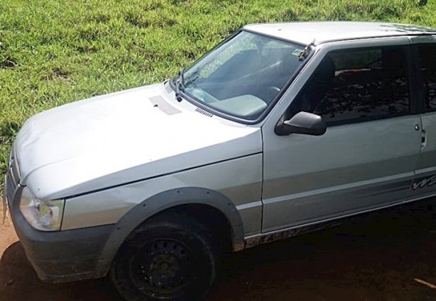 O veículo foi encontrado abandonado em local de difícil acesso na zona rural
