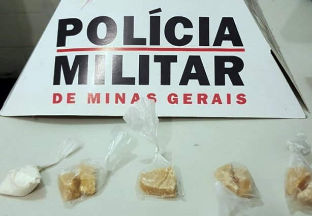 As drogas foram apreendidas e levadas com os suspeitos à Delegacia Regional de Polícia Civil em Leopoldina