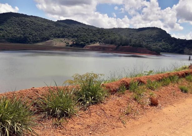 Vista parcial da barragem da empresa Votorantim Metais, em Itamarati de Minas