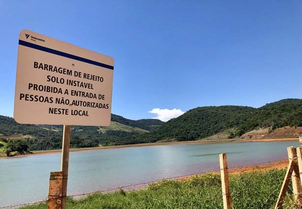 De acordo com a empresa a barragem não oferece nenhum risco à população. Porém, não existe um sistema de sirenes para casos de urgência