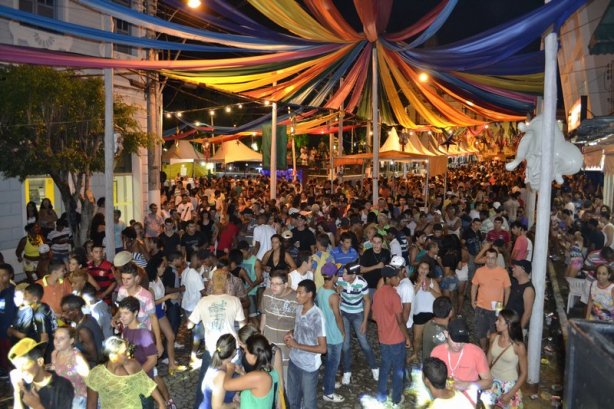 O Carnaval de Mira&iacute; - &eacute; um dos mais concorridos da regi&atilde;o, e costuma animar mais de cinco mil pessoas por noite