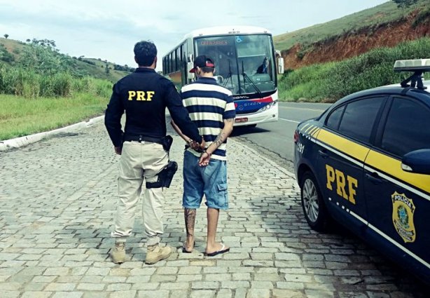 O rapaz, de 20 anos, foi levado para a Delegacia de Polícia Civil de Além Paraíba para prestar depoimento