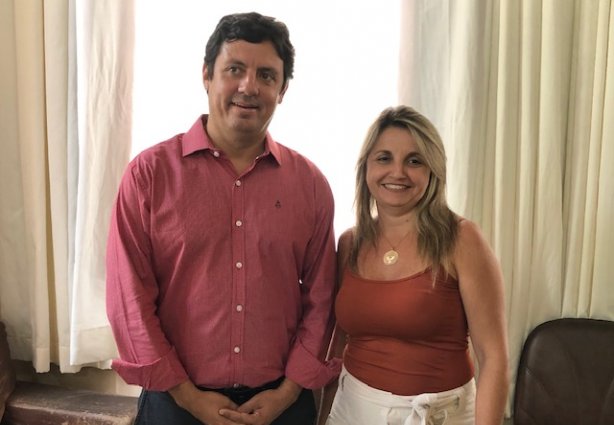 Willian com a nova secretária municipal de Saúde de Cataguases, Daniela Coelho