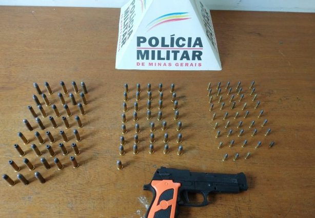 Todo o material ilegal foi apreendido e levado para a Delegacia de Polícia Civil em Leopoldina